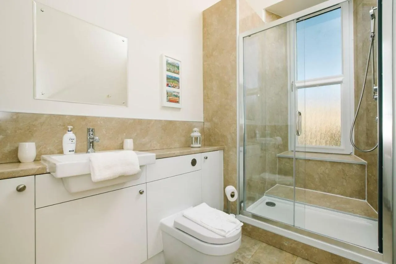 Pleasant Apartment Near Princes Street Gardens Edinburgh United Kingdom