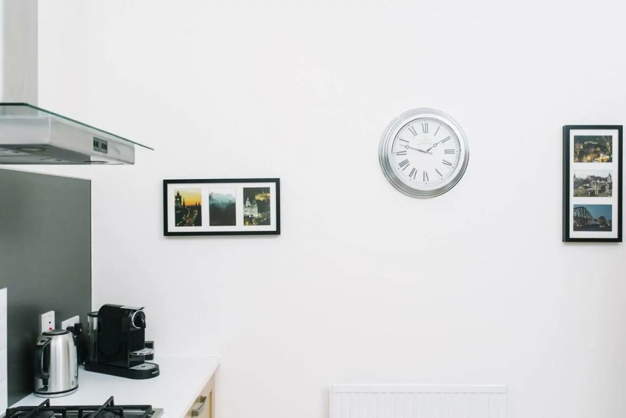 Pleasant Apartment Near Princes Street Gardens Edinburgh